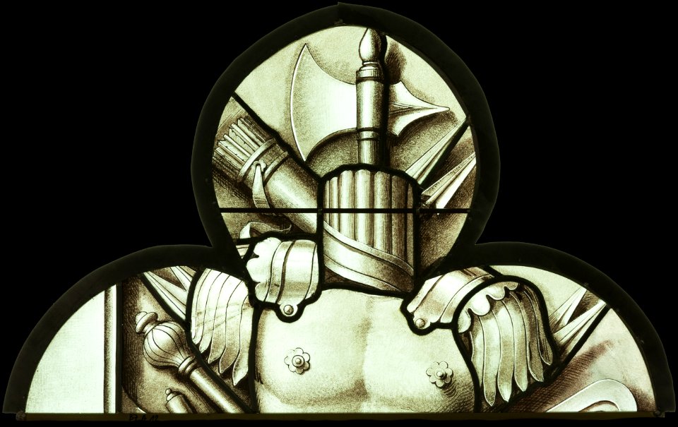Saint-Chapelle de Vincennes - Baie 5 - Tête de lancette Décor de Trophée d'armes (bgw17 0985)