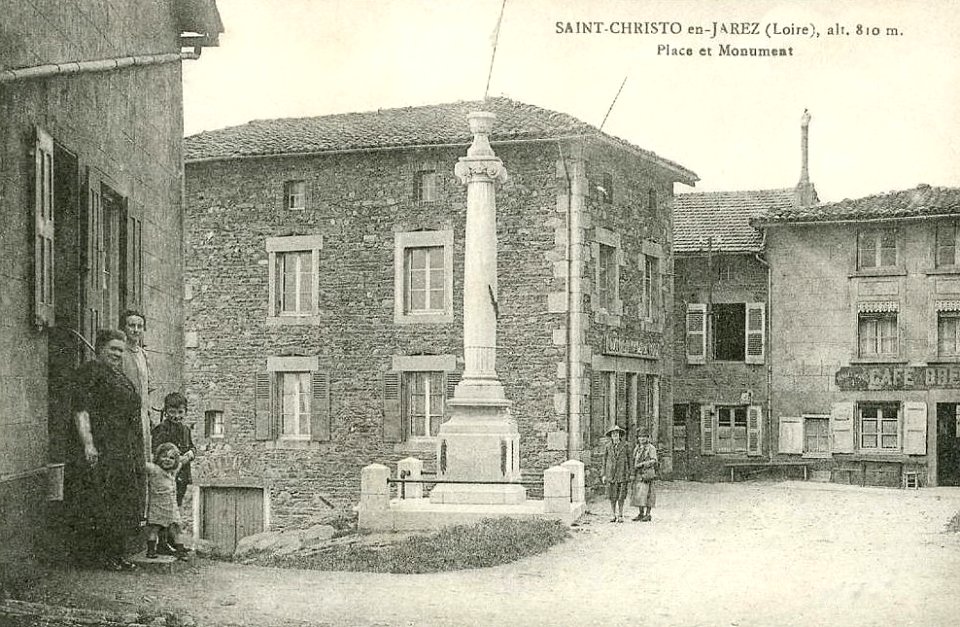 Saint-Christo-en-Jarez (Loire), place et monument