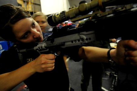 Sailors, midshipmen experience gear, weapons DVIDS178335