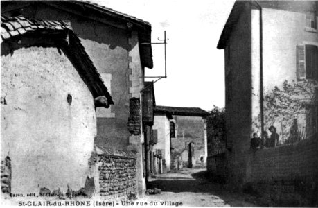 Saint-Clair-du-Rhone, une rue du village en 1914, p194 de L'Isère les 533 communes - Baron édit, Saint-Clair-du-Rhone photo