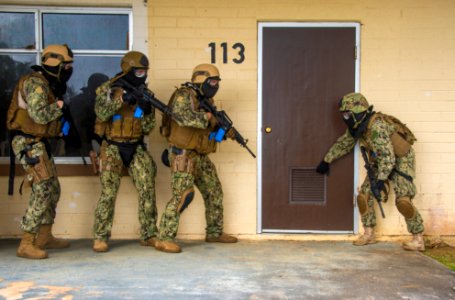 Sailors prepare to enter building during tactical team training. (28262519019)