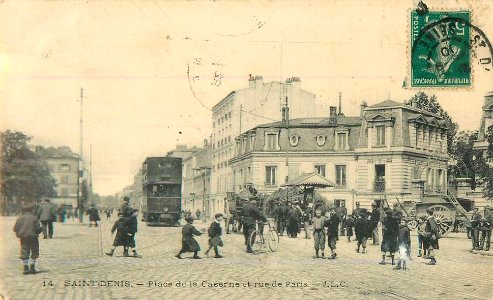 Saint-Denis.Place de la Caserne.Rue de Paris