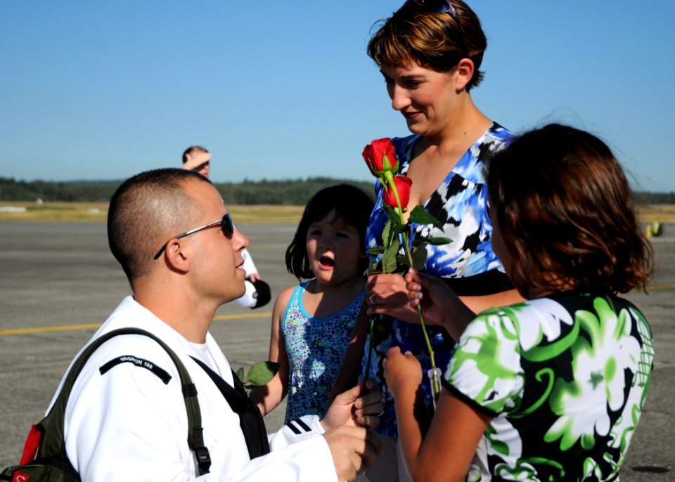 Sailors return home to Naval Air Station Whidbey Island DVIDS304021