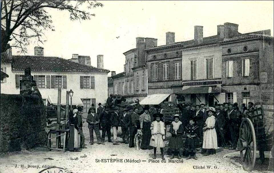 Saint-Estèphe - place du marché
