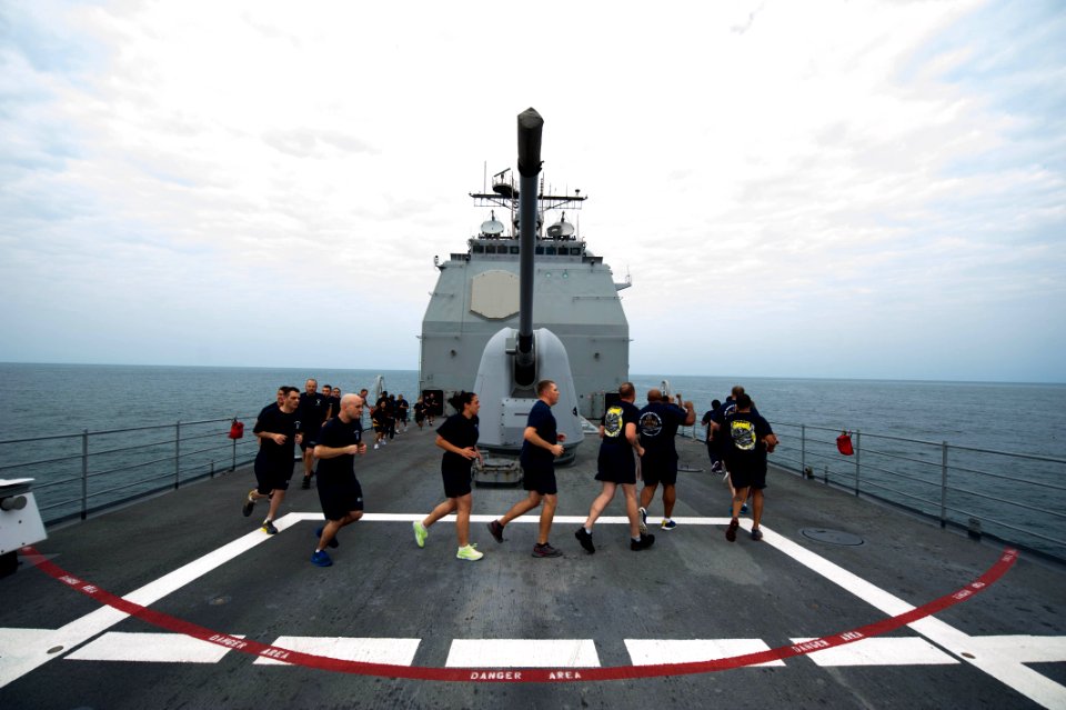 Sailors work out aboard USS Mobile Bay. (8358530280)
