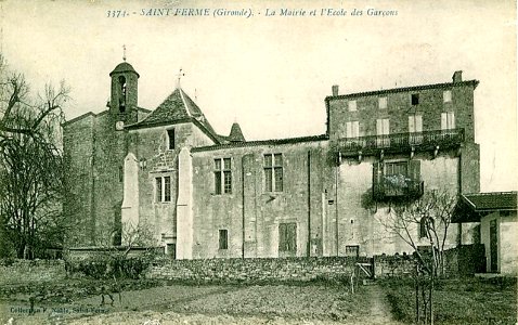 Saint-Ferme - Mairie et école des garçons photo