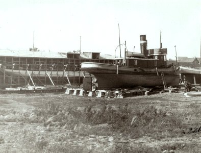 Saint-Laurent-de-l Ile-d Orleans - chantier maritime, vers 1920 photo