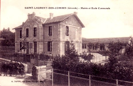 Saint-Laurent-des-Combes - Mairie et groupe scolaire 2a