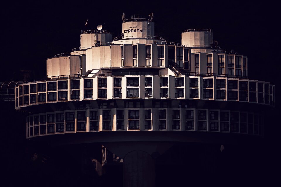 Structure rooms dark