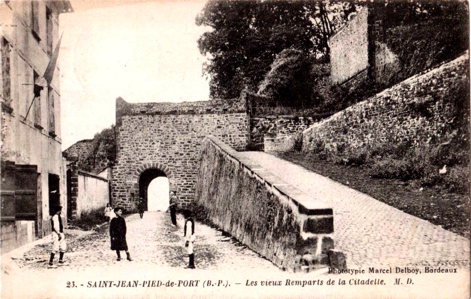 Saint-Jean-Pied-de-Port (64) - les vieux ramparts