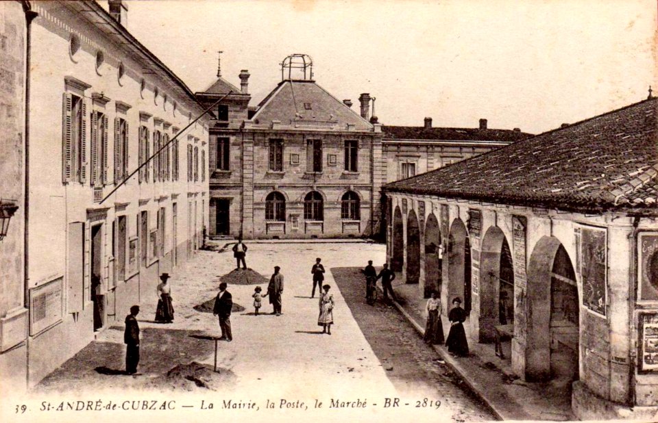 Saint-André-de-Cubzac - Mairie Poste et Halles