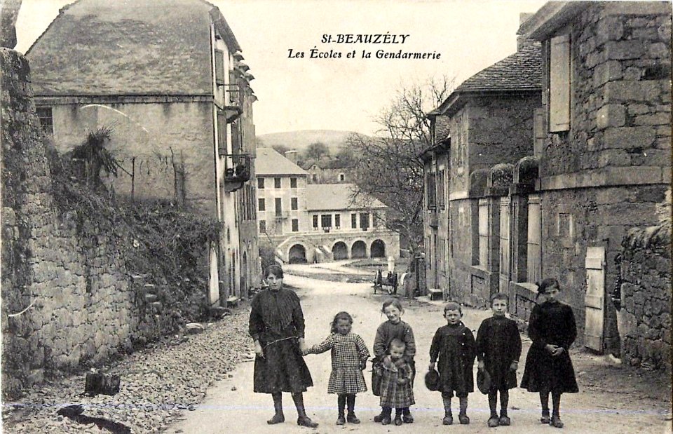 Saint-Beauzély - Ecoles et la Gendarmerie