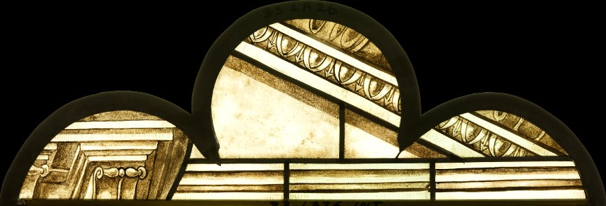 Saint-Chapelle de Vincennes - Baie 3 - Tête de lancette à décor d'architecture (bgw17 0827)