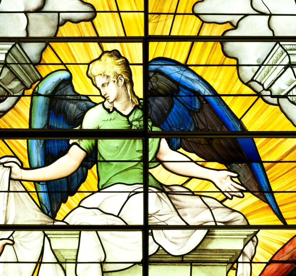 Saint-Chapelle de Vincennes - Baie 5 - Les âmes des saints criant vers Dieu, détail d'un ange distribuant des robes blanches (bgw17 0976)