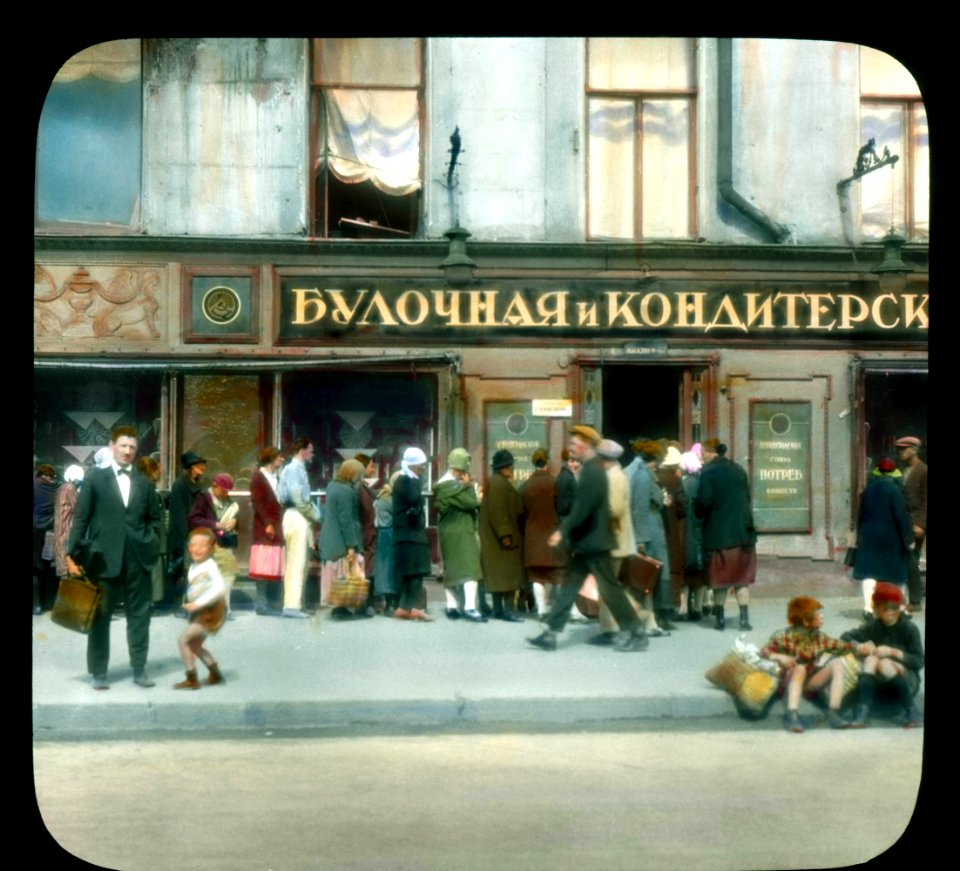 Saint Petersburg. Nevsky Prospect line at the bakery