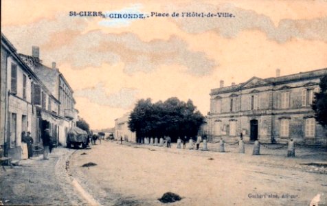 Saint-Ciers-sur-Gironde - Place de l'Hôtel de ville