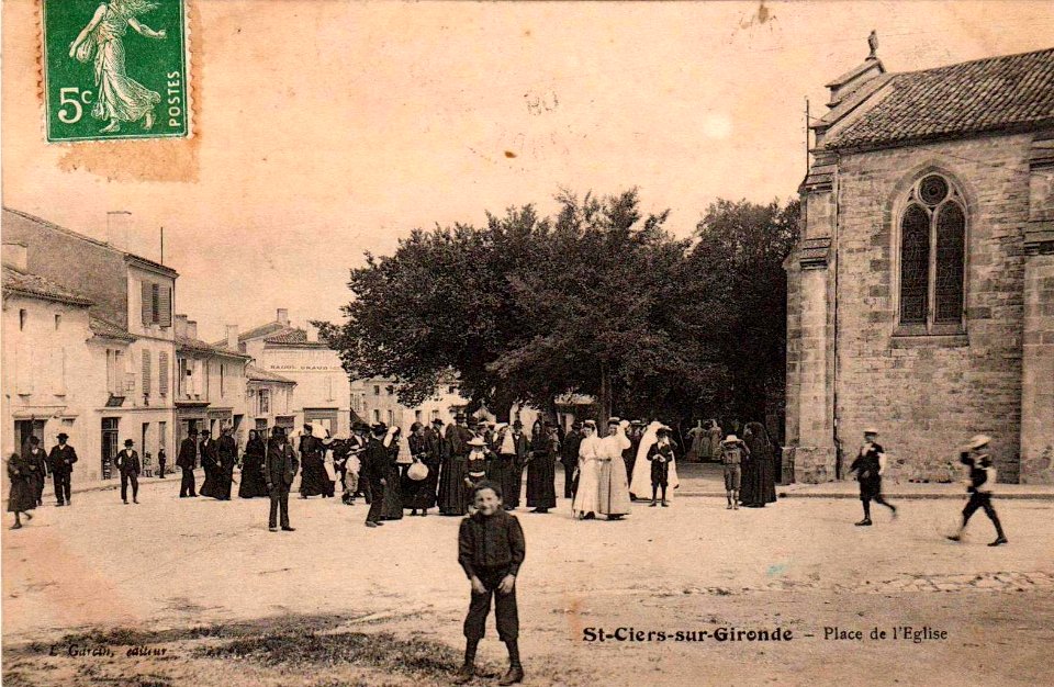 Saint-Ciers-sur-Gironde - Place de l'église 5