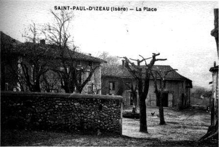 Saint-Paul-d'Izeaux, la place, 1910, p221 de L'Isère les 533 communes photo