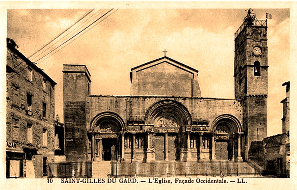 Saint-Gilles-du-Gard façade de l'églse