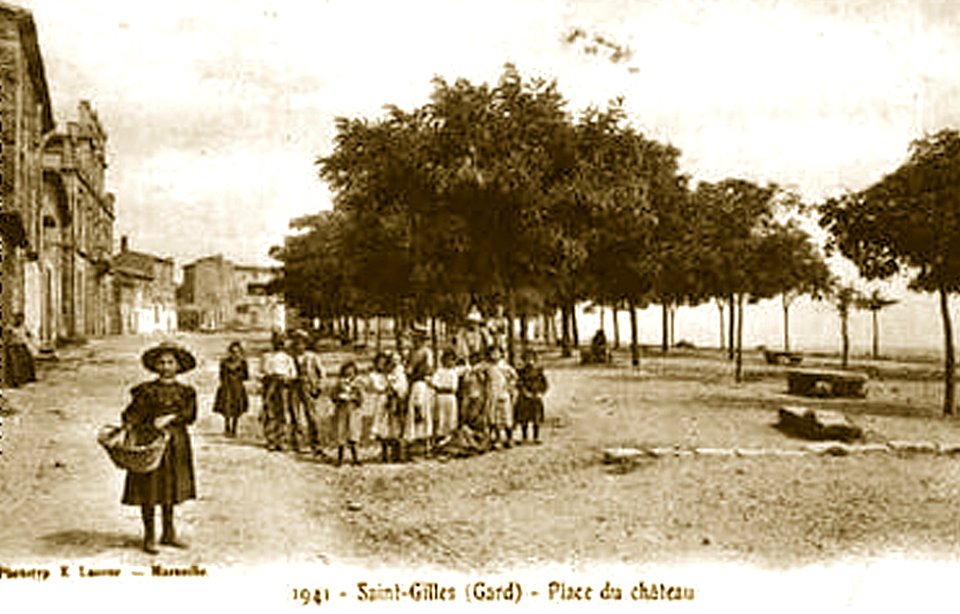 Saint-Gilles-du-Gard Place du Château