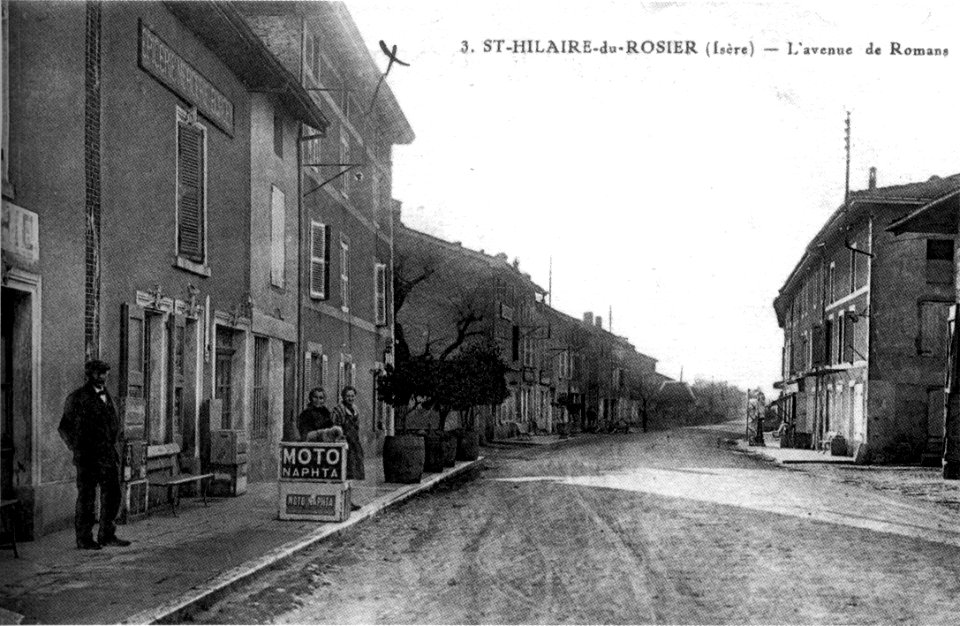 Saint-Hilaire-du-Rosier, l'avenue de Romans, vers 1930, p203 de L'Isère les 533 communes