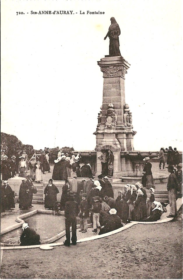 Sainte-Anne-d'Auray-FR-56-vers 1930-la fontaine