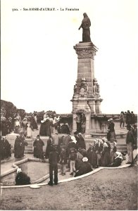 Sainte-Anne-d'Auray-FR-56-vers 1930-la fontaine