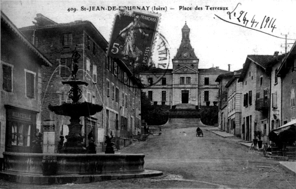 Saint-Jean-de-Bournay, place de Terreaux, 1914, p205 de L'Isère les 533 communes