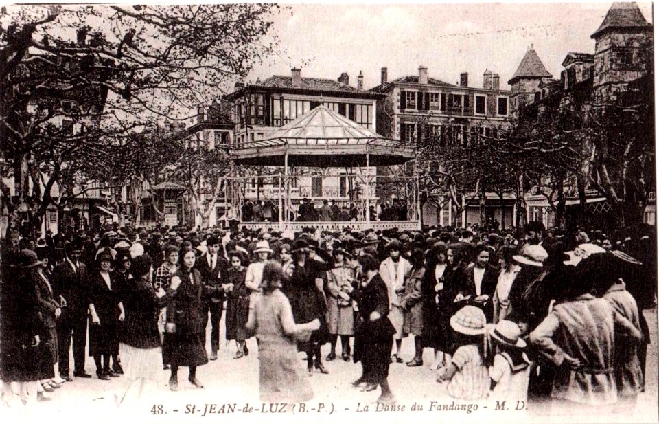 Saint-Jean-de-Luz - Place Louis IV 2