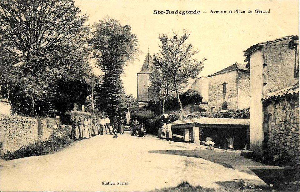 Sainte-Radegonde - Place de Geraud 1