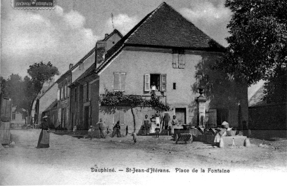 Saint-Jean-d'Hérans, place de la fontaine, 1905, p205 de L'Isère les 533 communes