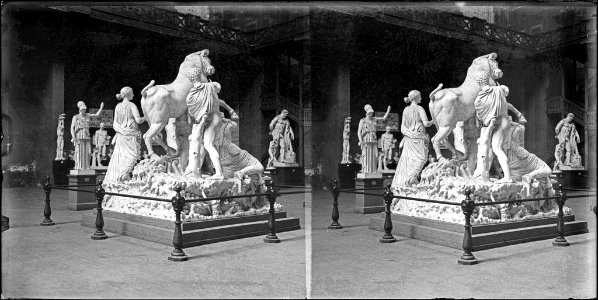 Sala del Palau de Belles Arts del parc de la Ciutadella amb escultures (AFCEC BORDAS D 4333)