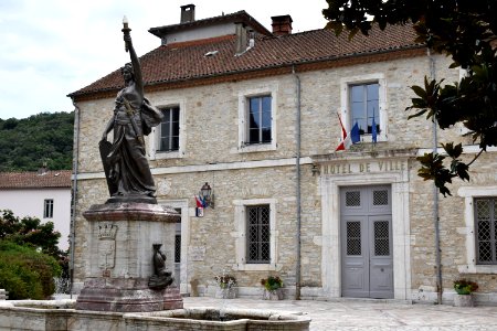 Saint-Pons-de-Thomières - Fontaine de la République 04
