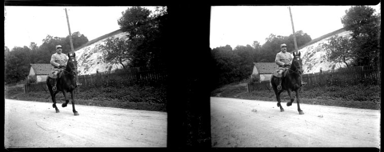 Saleux. M. Cazals au trot - Fonds Berthelé - 49Fi148