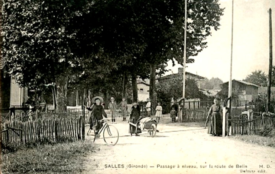 Salles - passage à niveau