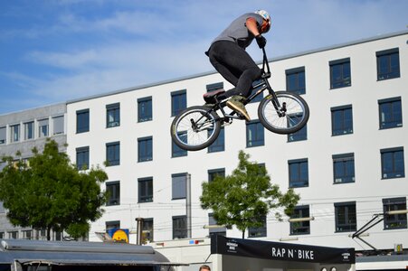 Monnem bike jump bike