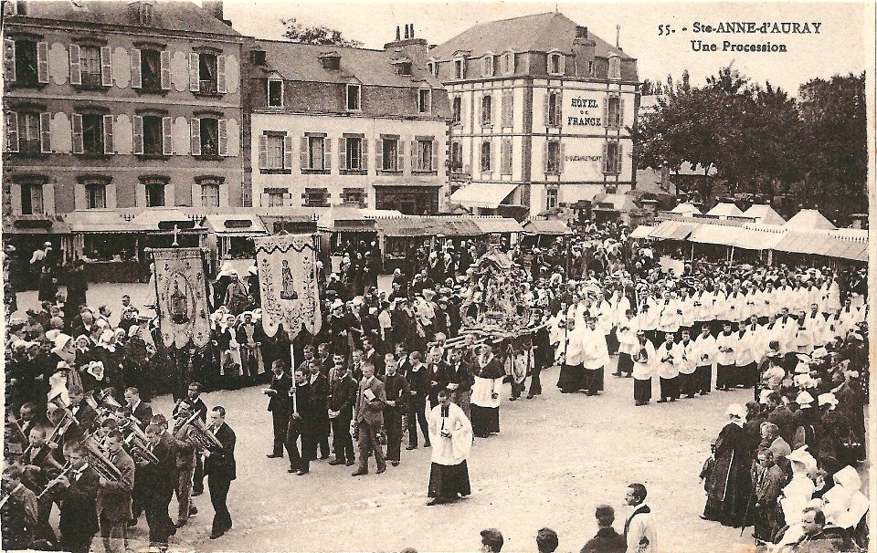 Sainte-Anne-d'Auray-FR-56-vers 1930-la procession