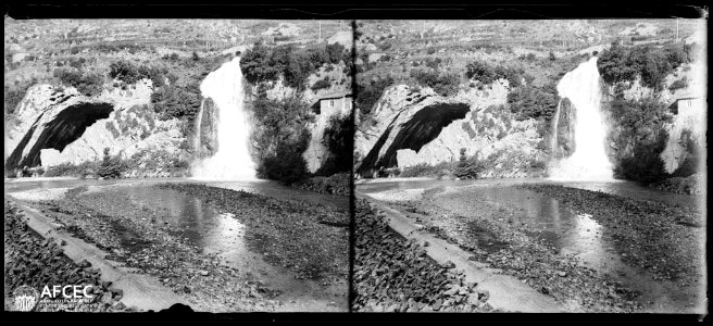 Salt d'aigua del riu Freser prop del pont de la Cabreta