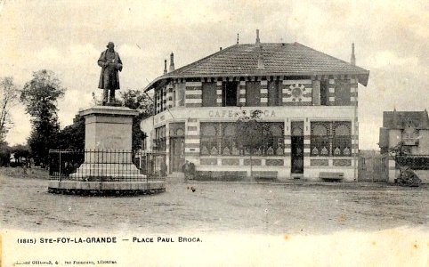Sainte-Foy-la-Grande - Place Paul-Broca 1