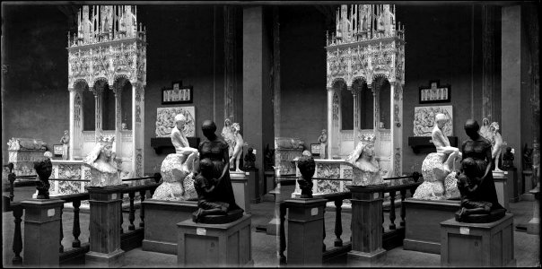 Sala del Palau de Belles Arts del parc de la Ciutadella amb diverses escultures (AFCEC BORDAS D 3879)