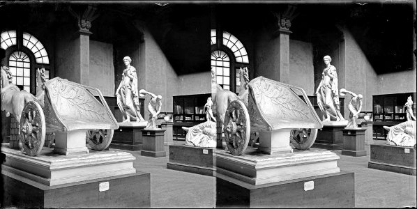 Sala del Palau de Belles Arts del parc de la Ciutadella amb escultures (AFCEC BORDAS D 4334)