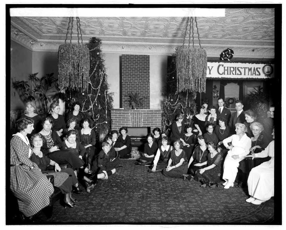 Salvation Army Christmas group LCCN2016824116