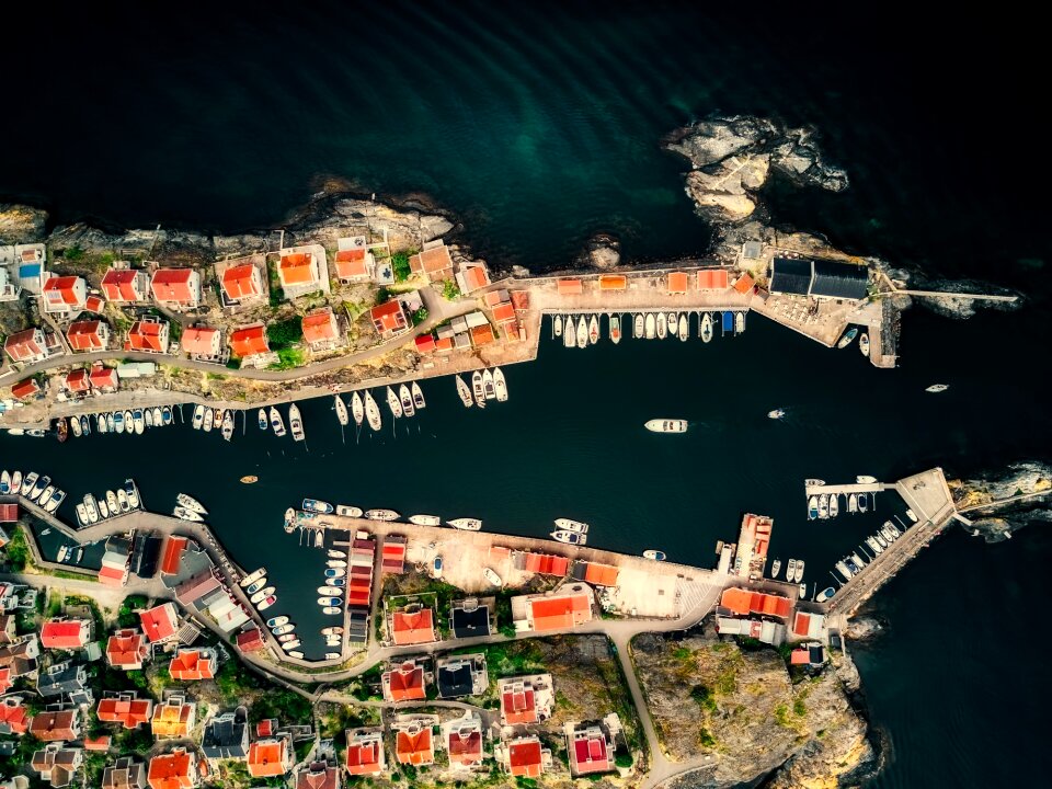 Ships coastline lake