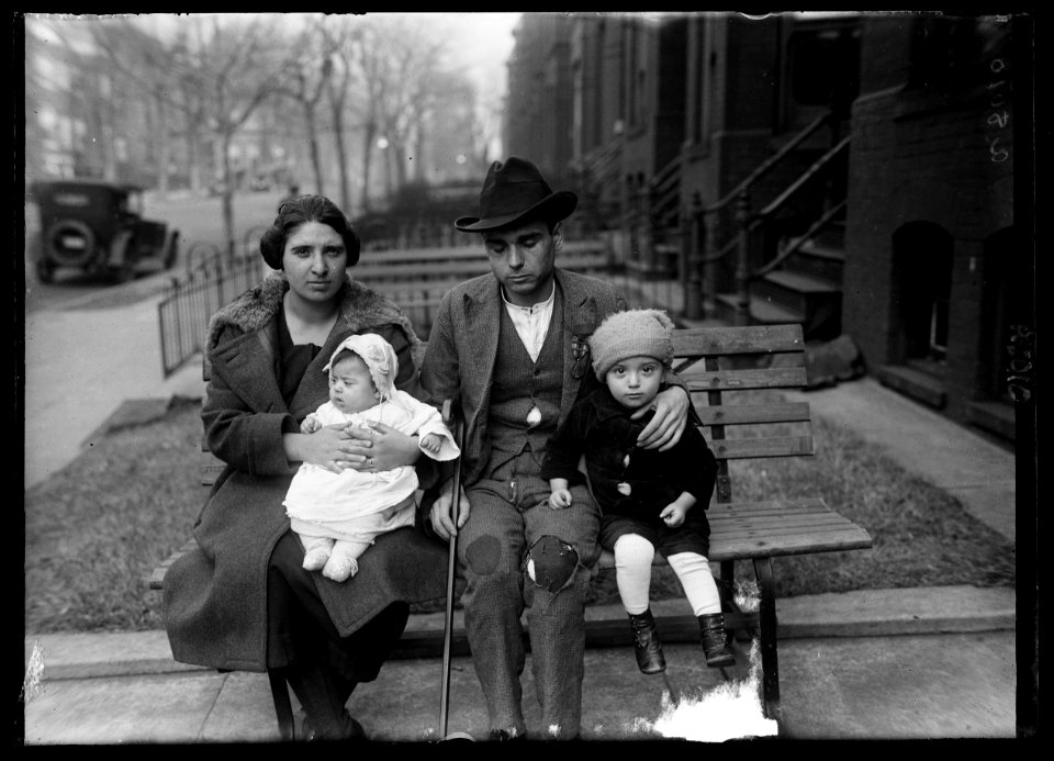 Salvator Filippo and family LCCN2016887157