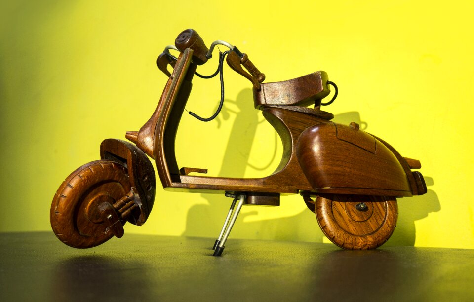 Vespa wood trang tri