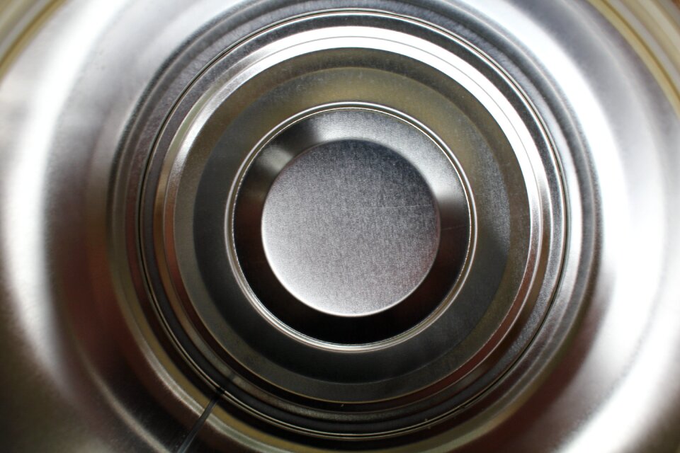 Metal container metallic