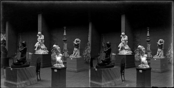 Sala del Palau de Belles Arts del parc de la Ciutadella amb diverses escultures (AFCEC BORDAS D 4320)
