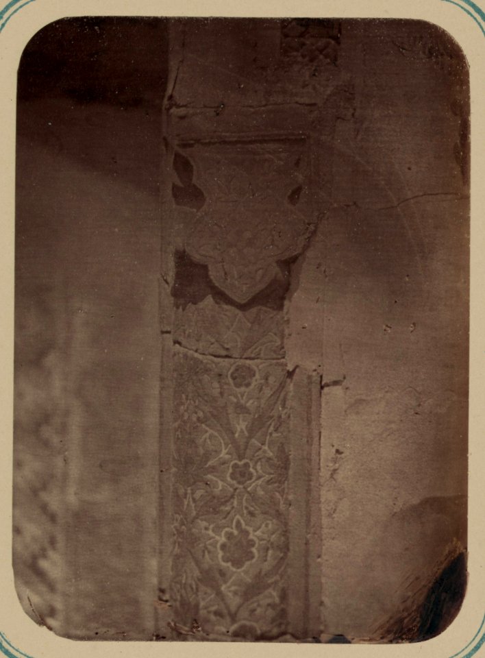 Samarkandskiia drevnosti. Grobnitsa sviatago Kassima (sic) ibni Abassa (Shakh-Zinde) i mavzolei pri nem (sic). Mavzolei Emira Abu-Tengi. Kapitel' kolonny LCCN2007683688