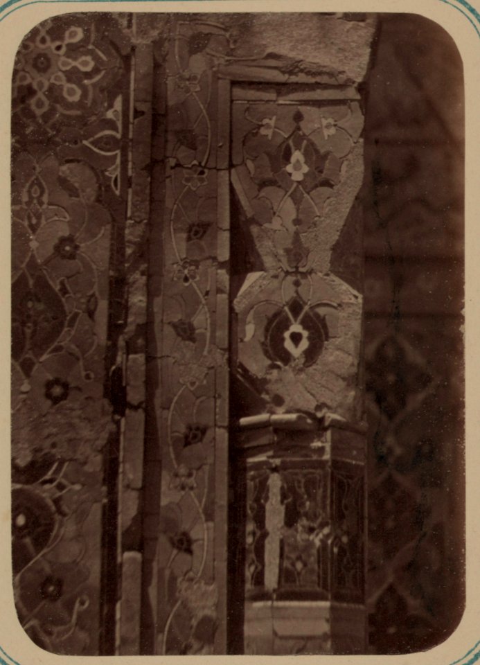Samarkandskiia drevnosti. Grobnitsa sviatago Kussama ibni Abassa (Shakh-Zinde) i mavzolei pri nei. Mavzolei docheri Emira Khodzhi Toglu-Tekin. Kapitel' kolony (sic) LCCN2007686764