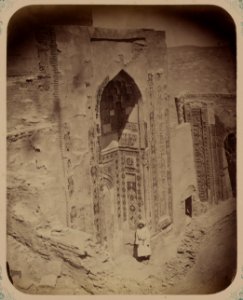 Samarkandskiia drevnosti. Grobnitsa sviatago Kussama ibni Abassa (Shakh-Zinde) i mavzolei pri nei. Mavzolei docheri Emira Khodzhi Toglu-Tekin. Vid na fasad (sic) LCCN2007686763